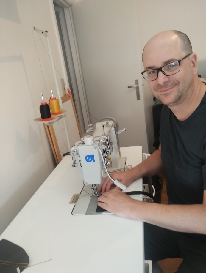 Gerrit, zadelmaker bij klaar om te starten bij Atelier Vertez